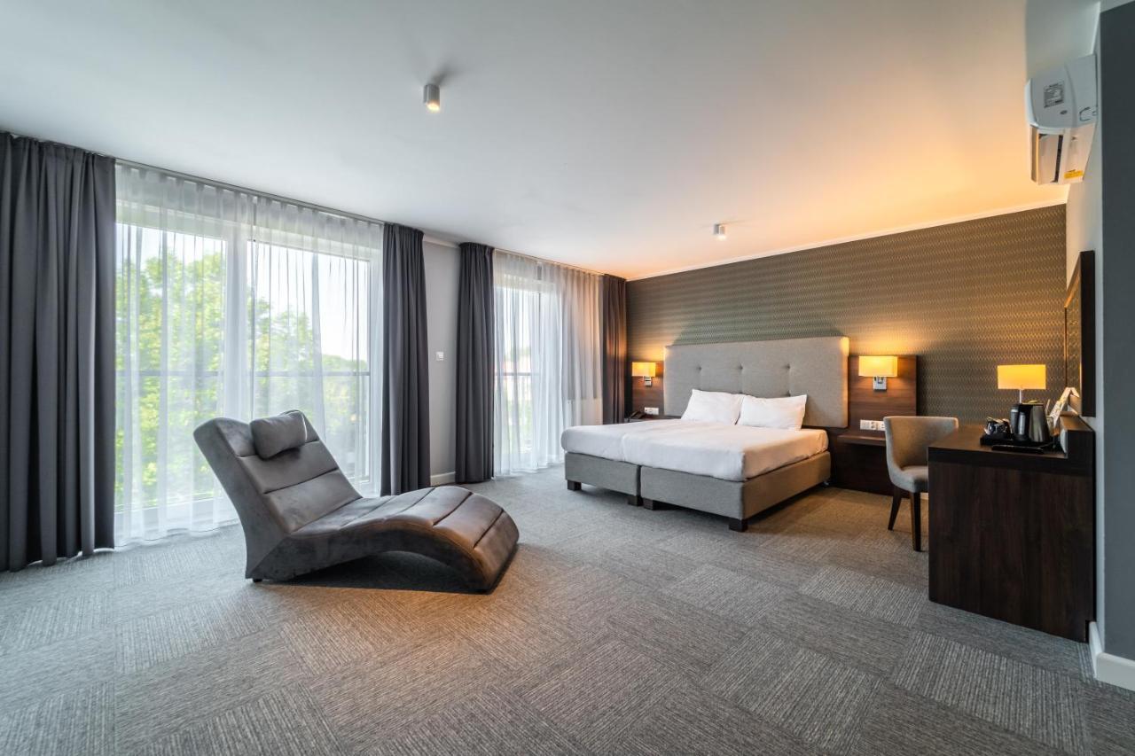 Hotel Weneda Opole Esterno foto