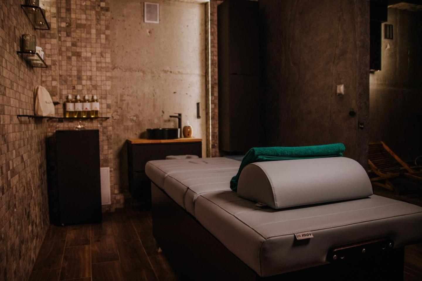 Hotel Weneda Opole Esterno foto